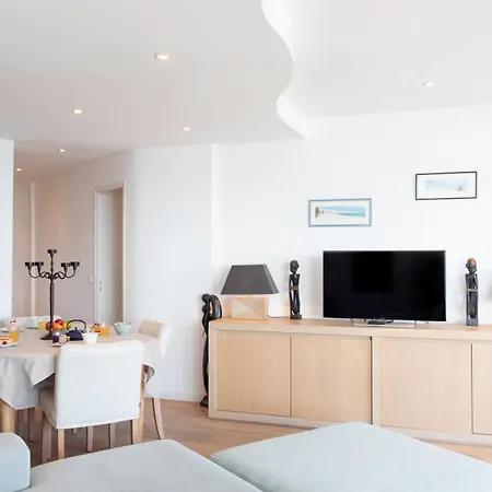 Apartmán A16 Staywiz Us - 2bdr Sea View - Center - Parking & Terrace *